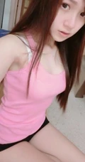 90后长发线条感妹子气质可爱自拍照
