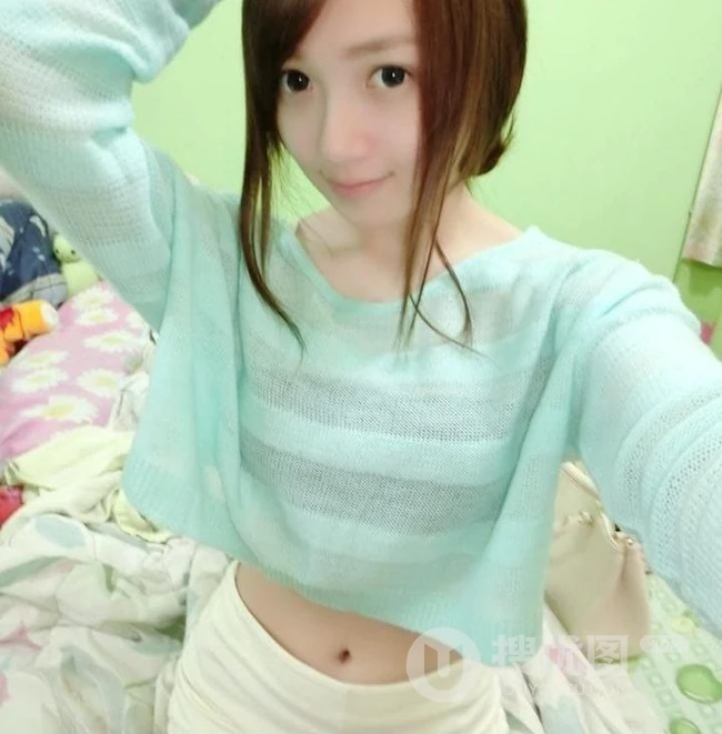 90后长发线条感妹子气质可爱自拍照