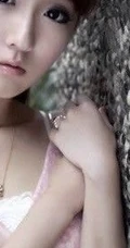 长街古巷_碎花长裙清新妹子街拍艺术写真