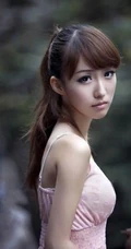 长街古巷_碎花长裙清新妹子街拍艺术写真