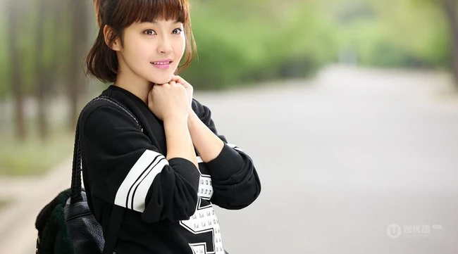 张佳宁自然森系写真，清纯唯美郊外美图