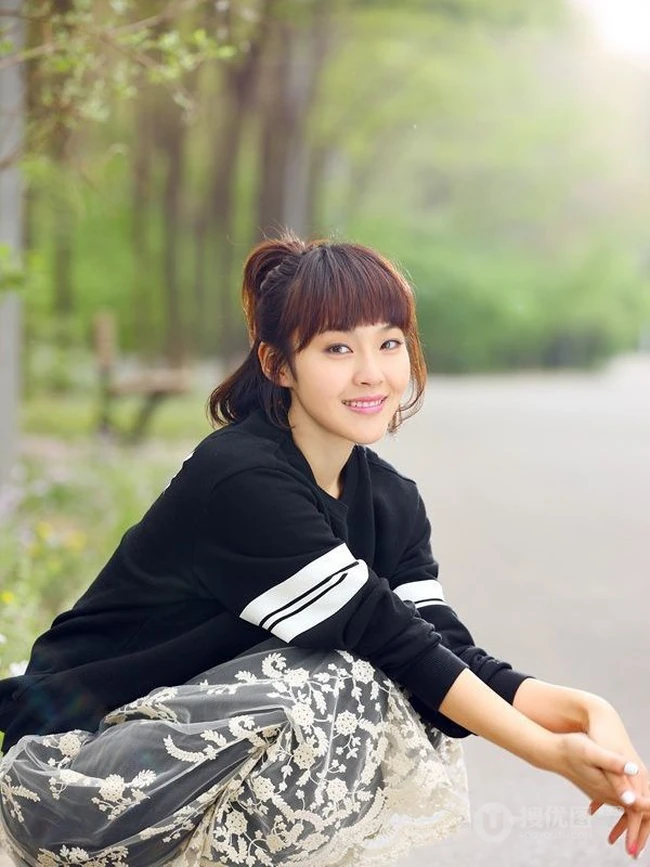 张佳宁自然森系写真，清纯唯美郊外美图