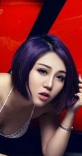 家居服美模镂空吸睛 气质红色轿跑魅力写真