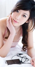 随身而"乐" 美模居家室内照,展高挑匀称身形