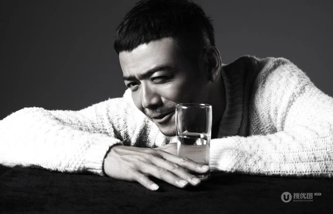杨烁黑白图片_明星型男杨烁最新写真