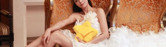 爱尚真真-气质女生艾尚真白色公主裙写真