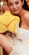 爱尚真真-气质女生艾尚真白色公主裙写真