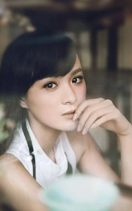 90后校花_李依伊清纯唯美图片写真
