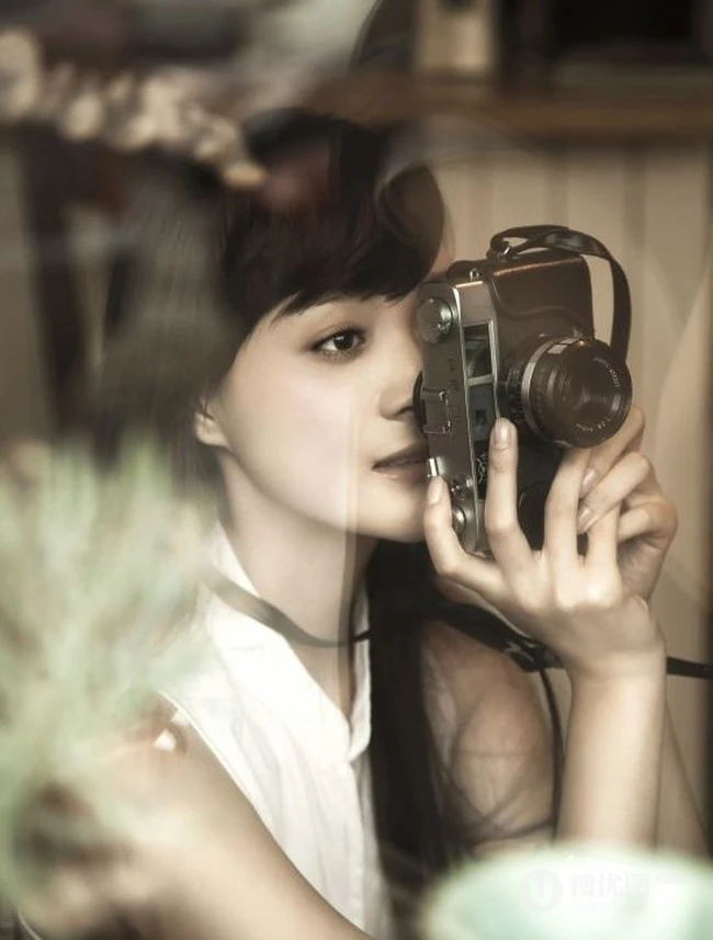 90后校花_李依伊清纯唯美图片写真