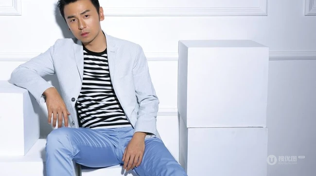 熟男雷佳音时尚写真，好男人雷佳音高品质魅力