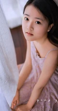 穿裙子的可爱女生居家写真 清纯又唯美