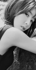 气质女生妹子郊外小溪间唯美戏水写真照片