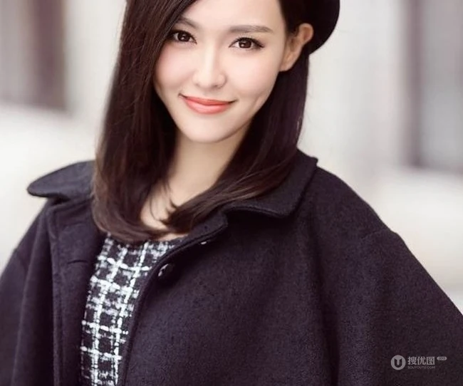 唐嫣时尚街拍写真 美丽小脸笑容绽放