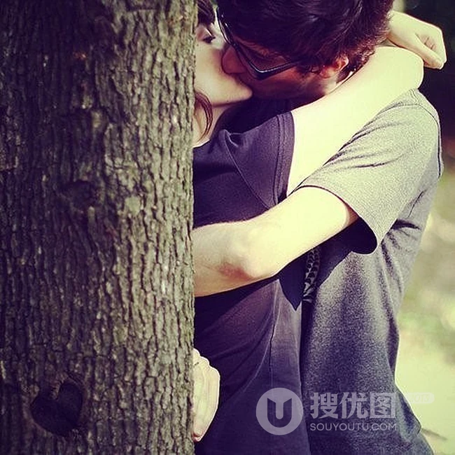 接吻图片_欧美情侣激情唯美接吻图片