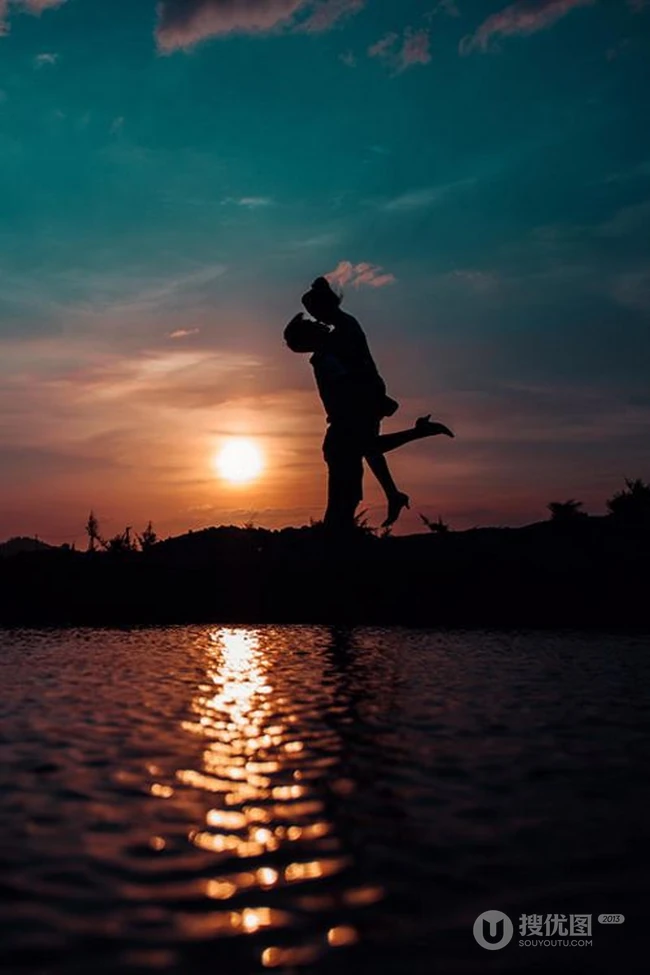 夕阳下的恋人唯美图片-爱在黄昏后