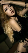 抽烟的女人_午夜徘徊的寂寞