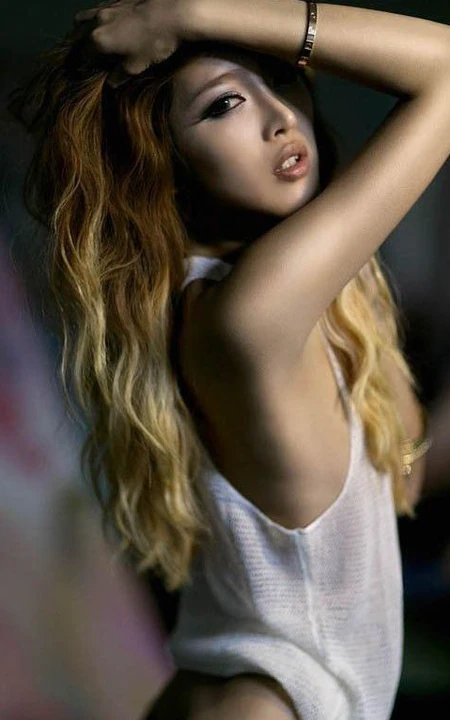 抽烟的女人_午夜徘徊的寂寞