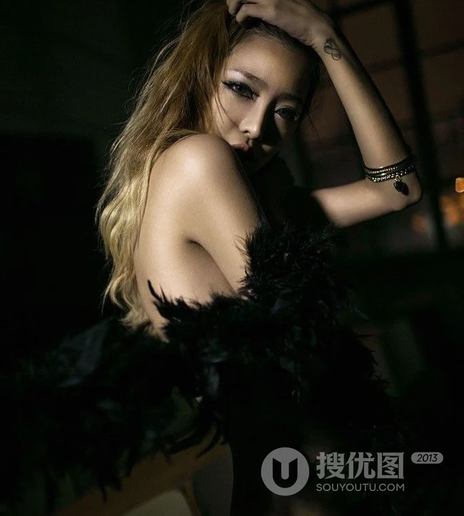 抽烟的女人_午夜徘徊的寂寞