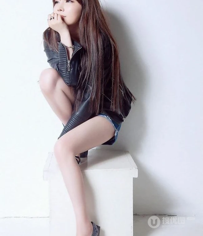 长发女生图片_休闲牛仔T恤美模图片
