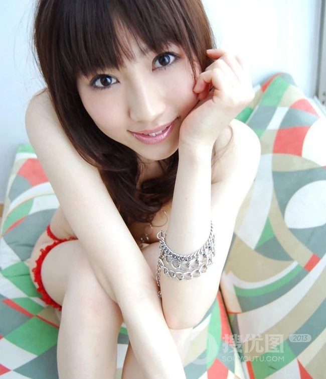气质的女人 长发短裤女生写真图片
