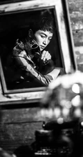 陈晓图片_红酒男人陈晓黑白图片写真
