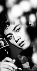 陈晓图片_红酒男人陈晓黑白图片写真