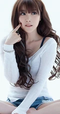 牛仔短裤长发女生-清纯唯美高清写真