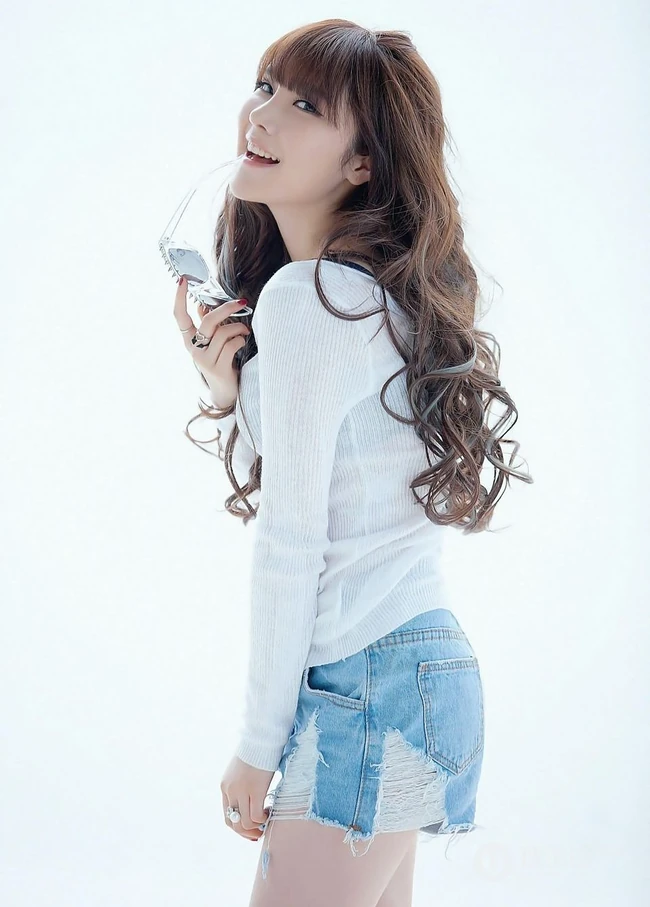 牛仔短裤长发女生-清纯唯美高清写真