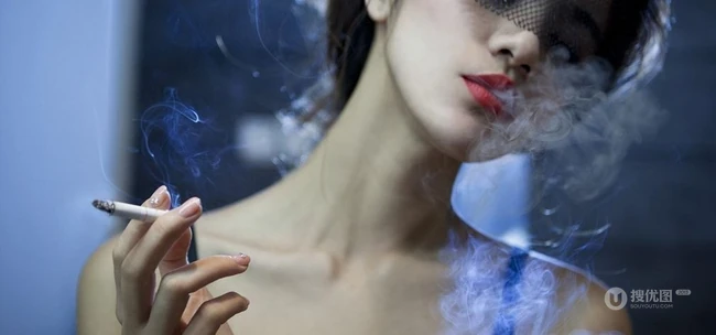 吹不散的烟-王熙然抽烟气质写真图片