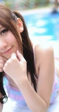 清纯匀称泳装少女泳池戏水图片