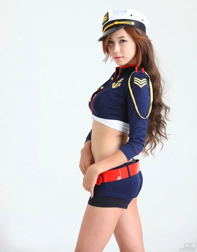 韩国美模《金荷律》紧身制服装图片