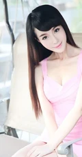 粉色紧身连衣裙白皙女生图片