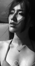 夏雯海边黑白唯美泳装图片