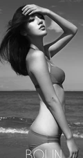 夏雯海边黑白唯美泳装图片