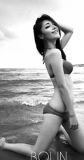 夏雯海边黑白唯美泳装图片