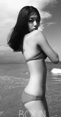 夏雯海边黑白唯美泳装图片