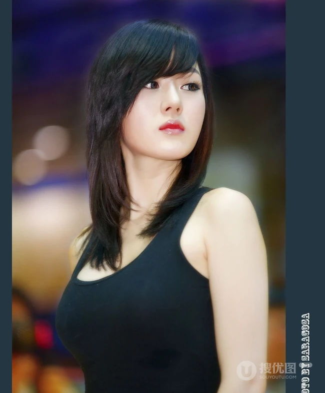 黄美姬紧身T恤牛仔短裤图片