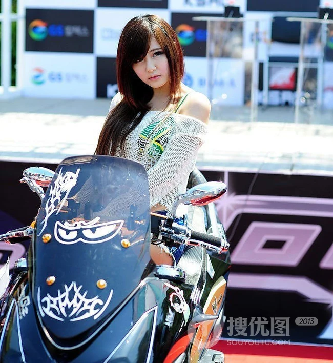 柳智慧_牛仔短裤车展现场美图
