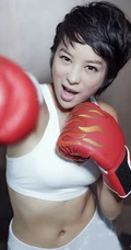童苡萱英气拳击写真美图
