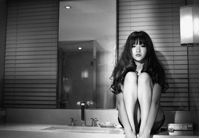 热舞女生《易倩》写真图片大全