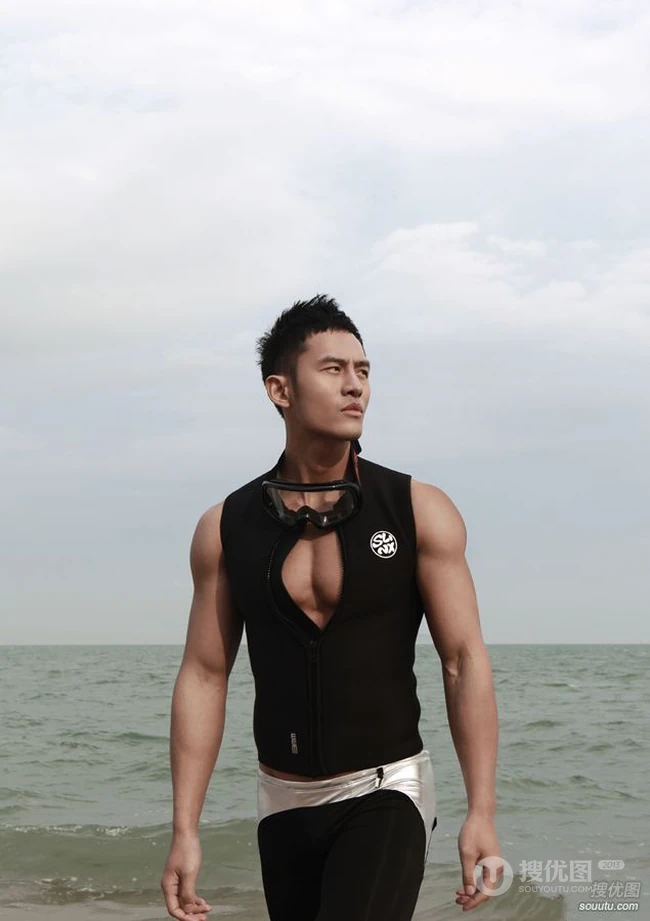 亚洲男模顾又铭各类写真大片