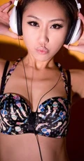嫩模宫如敏气质白衣制服图片写真