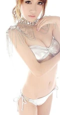 吉林美模_桃子白色紧身写真