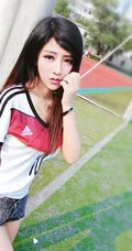 足球宝贝夏小薇绿茵场唯美图片