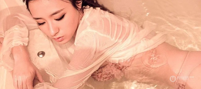 浴池里的清透气质女人 刘静怡