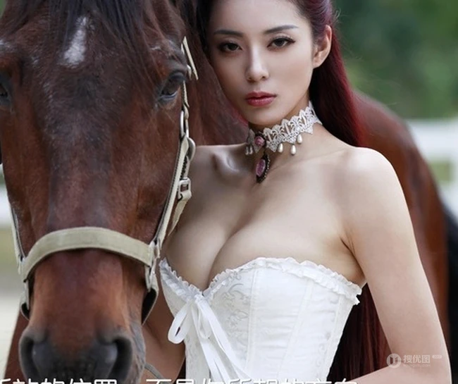马上有女生-艾尚真马年贺岁片写真照
