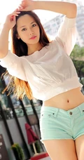 女生的紧身短裤、线条感、室内美图