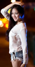 女生街拍之灯火阑珊，夜色迷离。