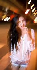 女生街拍之灯火阑珊，夜色迷离。