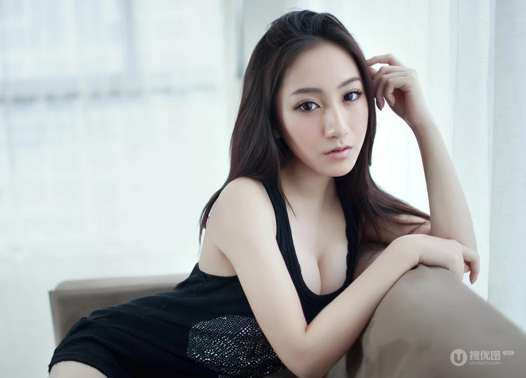 性感黑色睡衣美女1600x1200高清壁纸